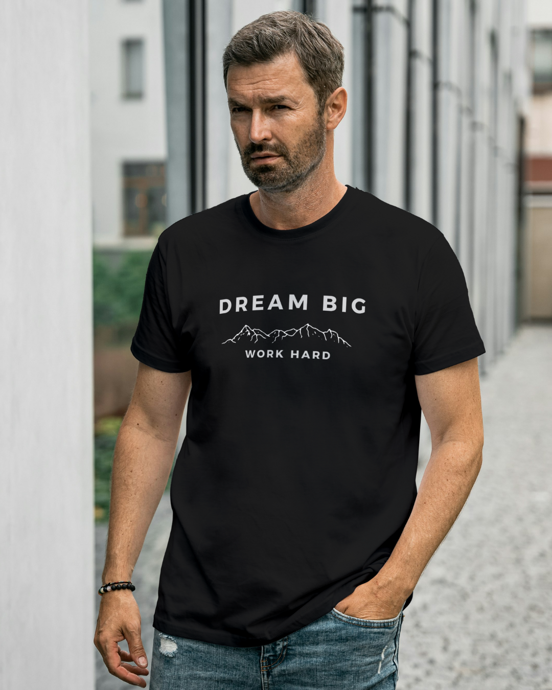 Garment-dyed unisex t-shirt in red and black